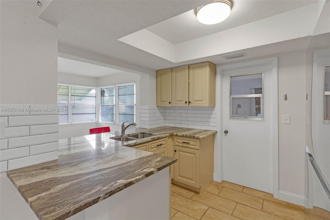 For Sale: $380,000 (2 beds, 2 baths, 1116 Square Feet)