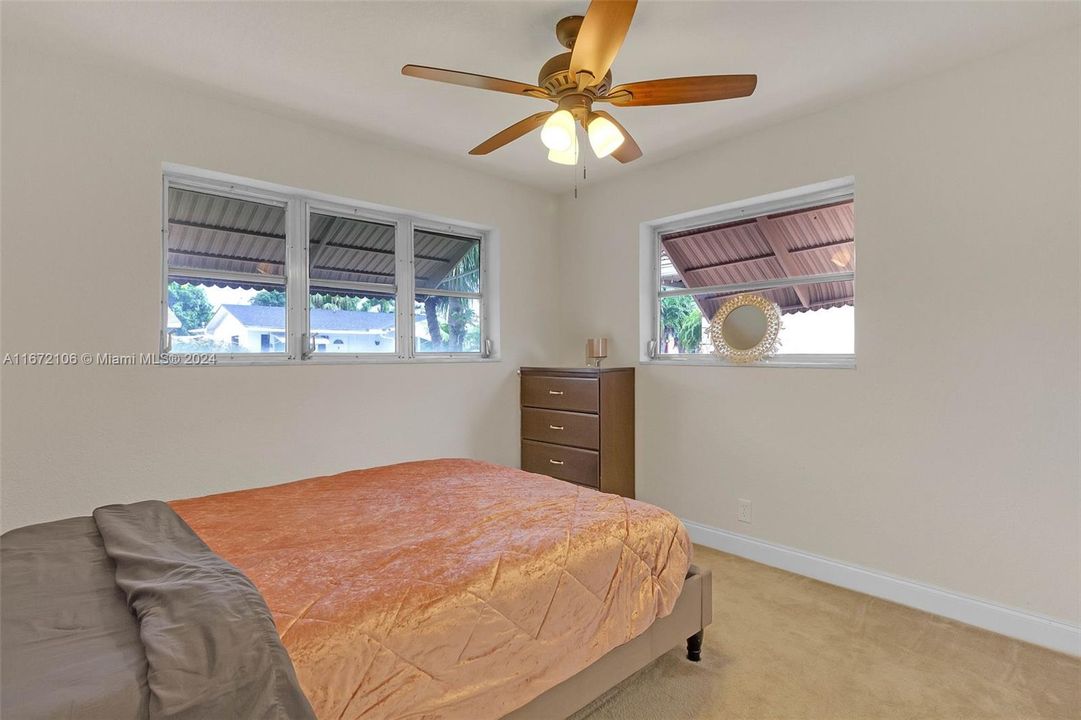 For Sale: $380,000 (2 beds, 2 baths, 1116 Square Feet)