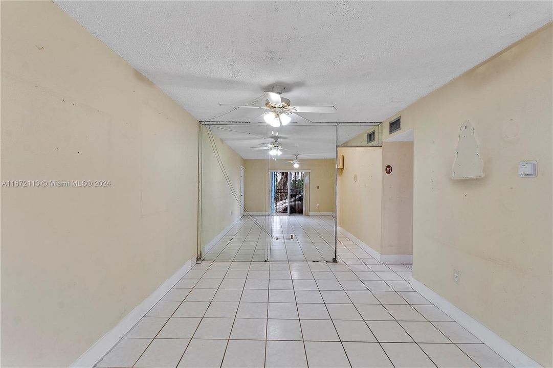 For Sale: $225,000 (2 beds, 1 baths, 748 Square Feet)