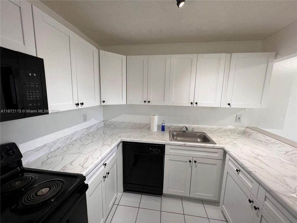 For Rent: $1,850 (1 beds, 1 baths, 870 Square Feet)