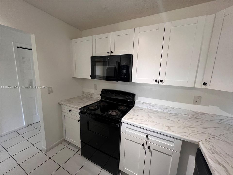 For Rent: $1,850 (1 beds, 1 baths, 870 Square Feet)