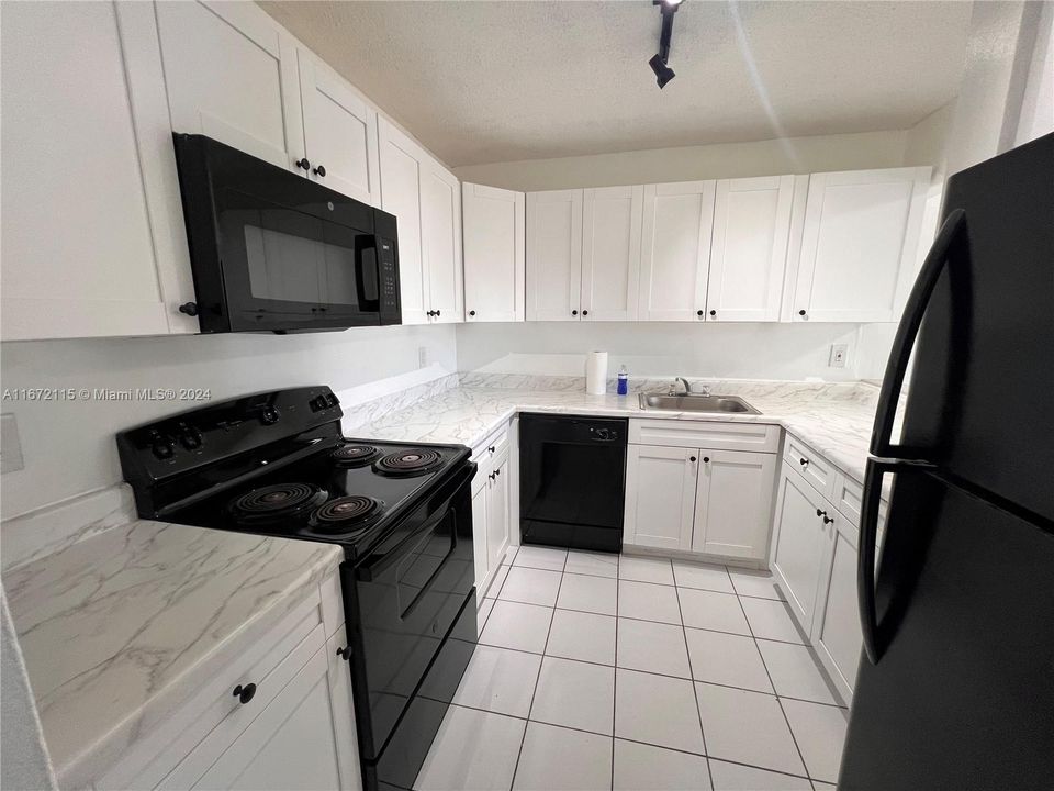 For Rent: $1,850 (1 beds, 1 baths, 870 Square Feet)