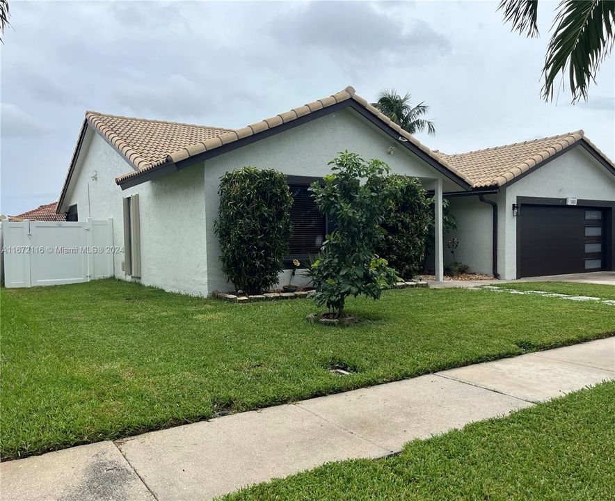 For Sale: $780,000 (4 beds, 2 baths, 1855 Square Feet)