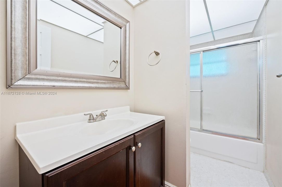 For Sale: $226,000 (2 beds, 2 baths, 1179 Square Feet)