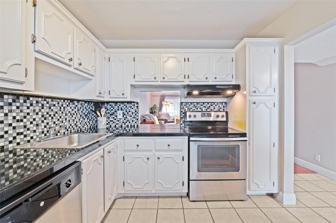 For Sale: $226,000 (2 beds, 2 baths, 1179 Square Feet)