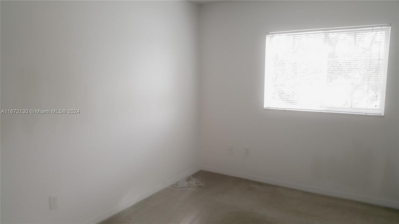 For Sale: $210,000 (1 beds, 1 baths, 659 Square Feet)