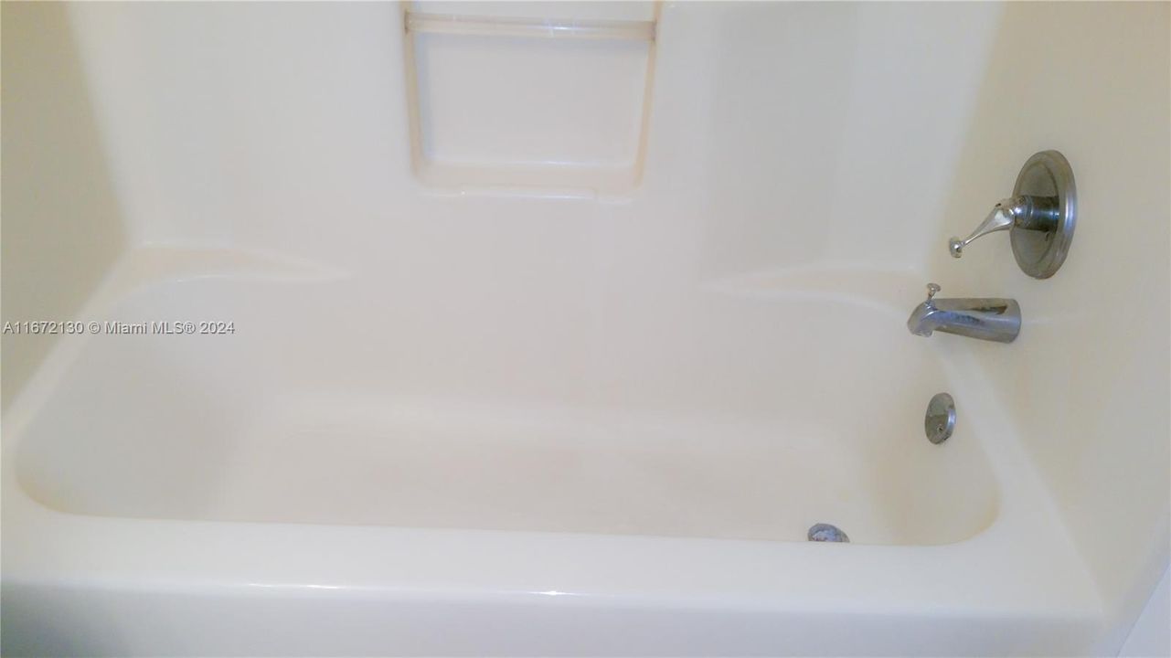 For Sale: $210,000 (1 beds, 1 baths, 659 Square Feet)