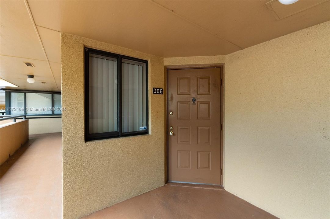 For Rent: $2,900 (3 beds, 2 baths, 1240 Square Feet)