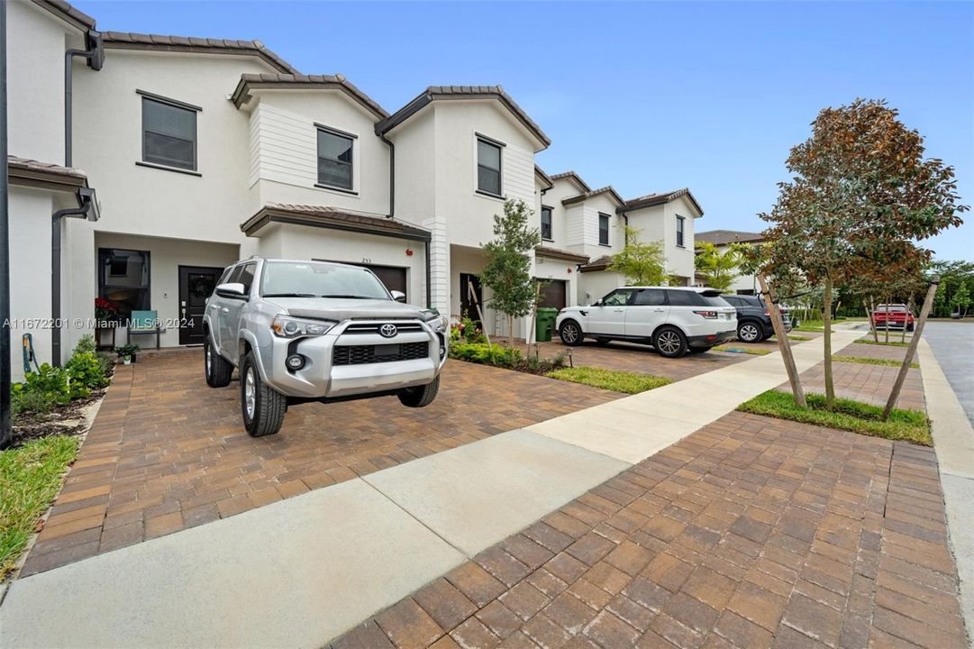 For Sale: $600,000 (3 beds, 2 baths, 1507 Square Feet)