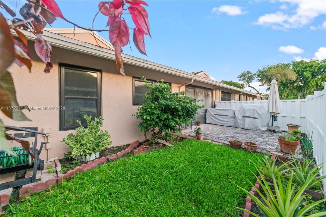 For Sale: $379,999 (2 beds, 2 baths, 1148 Square Feet)