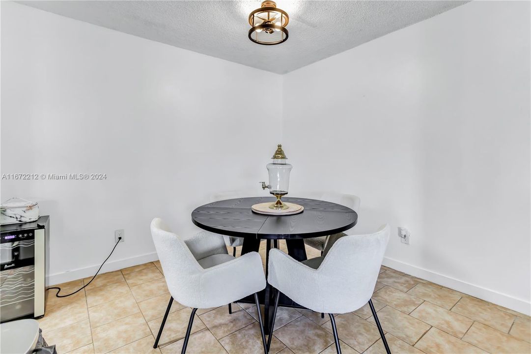 For Sale: $329,997 (2 beds, 2 baths, 1075 Square Feet)