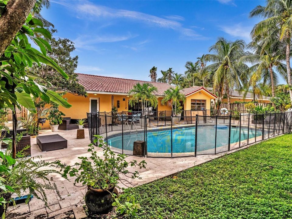 For Sale: $1,200,000 (5 beds, 3 baths, 2684 Square Feet)