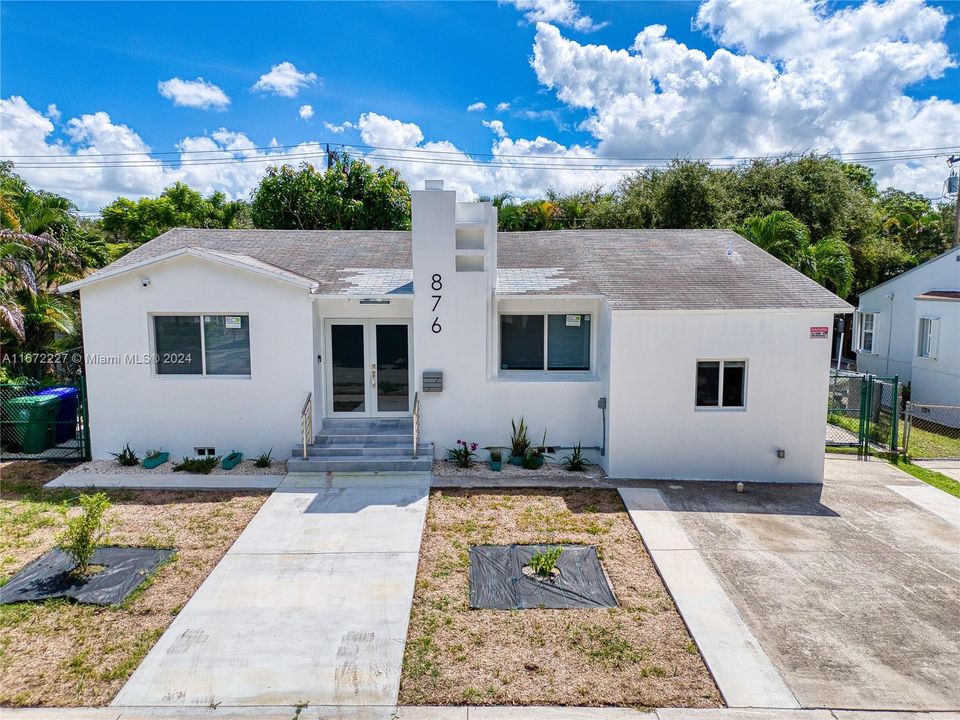 For Sale: $1,045,000 (3 beds, 2 baths, 1418 Square Feet)