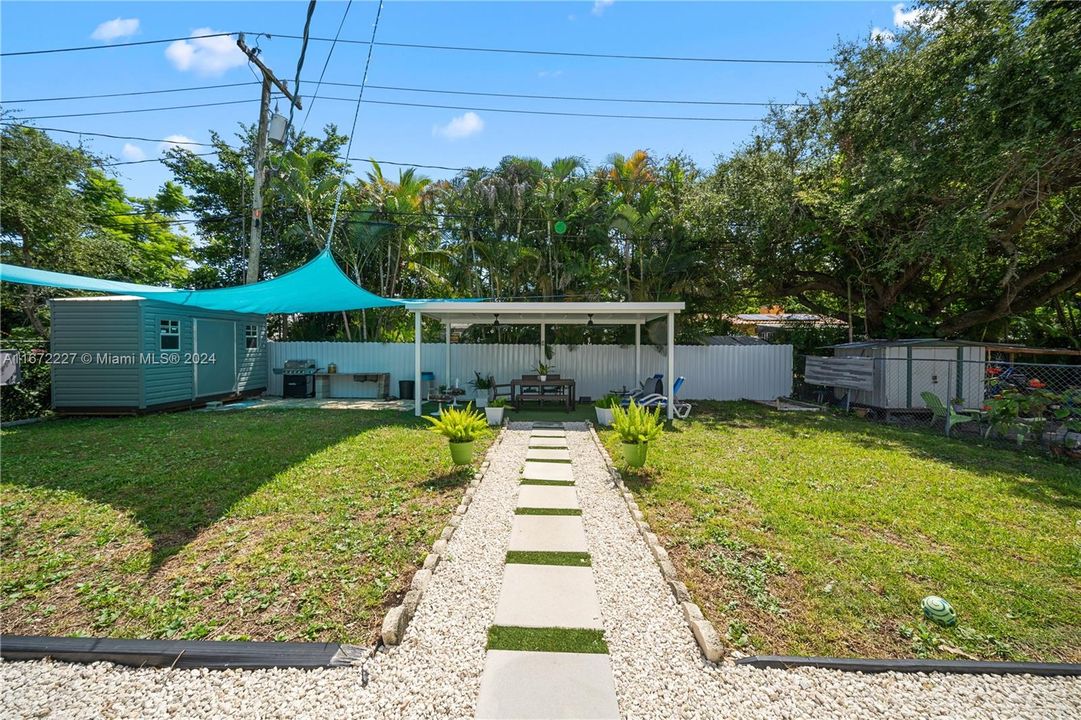 En Venta: $1,045,000 (3 camas, 2 baños, 1418 Pies cuadrados)