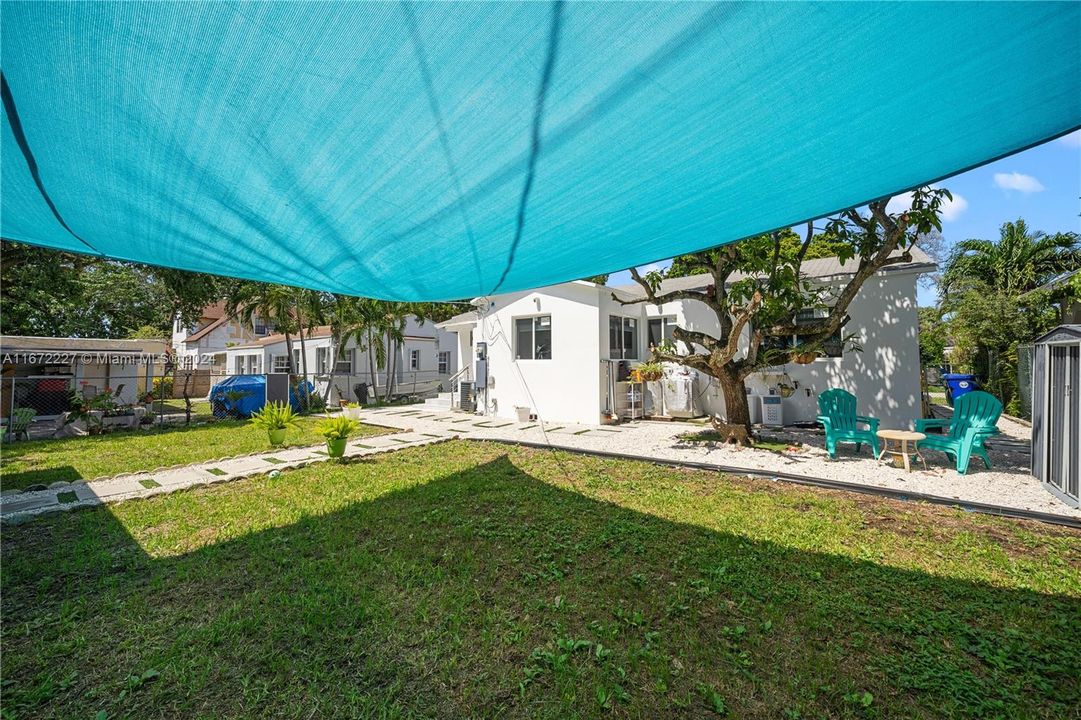 En Venta: $1,045,000 (3 camas, 2 baños, 1418 Pies cuadrados)