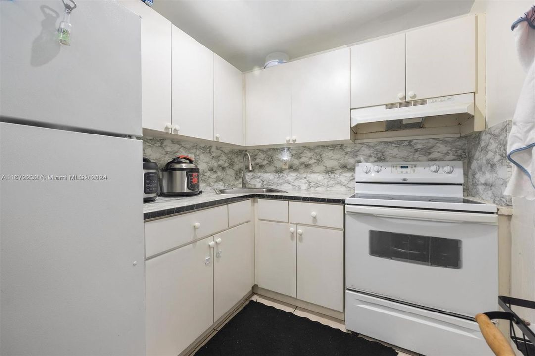 For Sale: $199,000 (1 beds, 1 baths, 600 Square Feet)