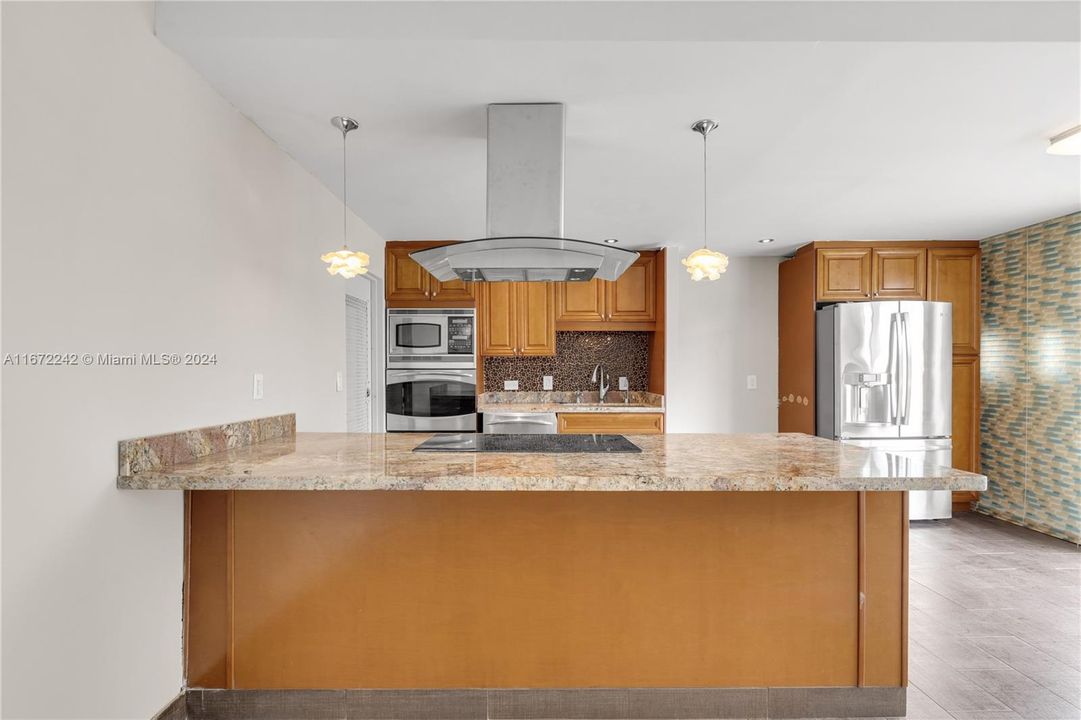 Active With Contract: $219,900 (1 beds, 1 baths, 750 Square Feet)