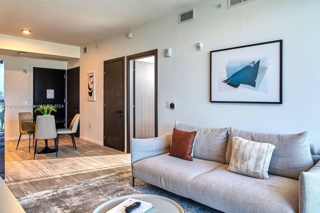 For Sale: $975,000 (1 beds, 1 baths, 509 Square Feet)