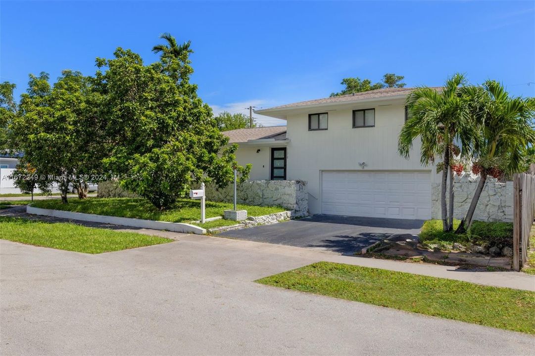 For Sale: $1,059,000 (5 beds, 2 baths, 0 Square Feet)