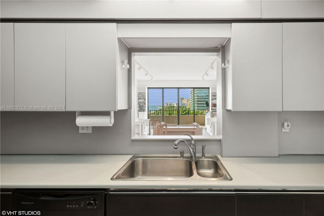 Active With Contract: $1,390,000 (2 beds, 2 baths, 1531 Square Feet)