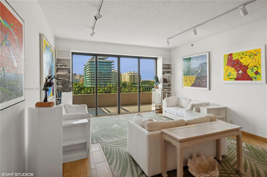 Active With Contract: $1,390,000 (2 beds, 2 baths, 1531 Square Feet)