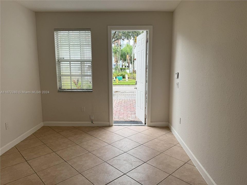 For Rent: $3,500 (4 beds, 3 baths, 1592 Square Feet)