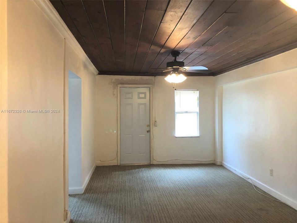 For Rent: $1,350 (2 beds, 1 baths, 3472 Square Feet)