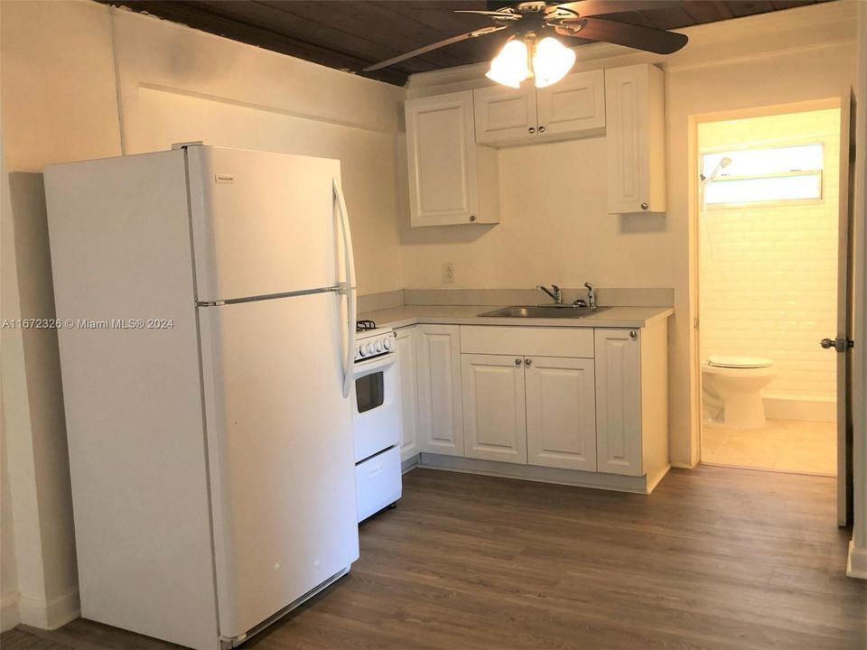 For Rent: $1,350 (2 beds, 1 baths, 3472 Square Feet)