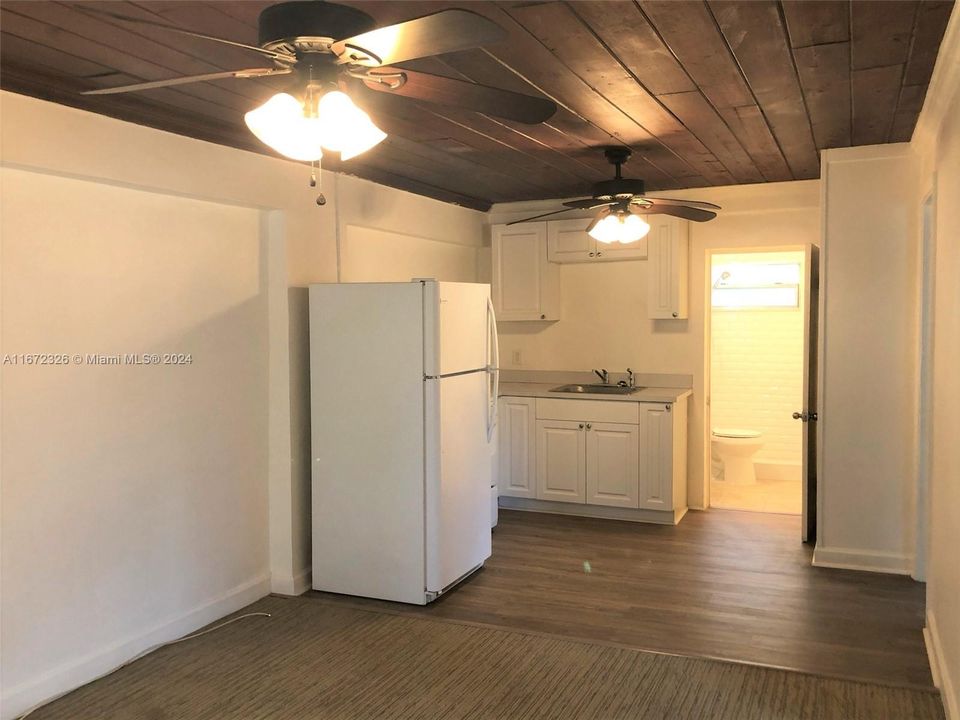 For Rent: $1,350 (2 beds, 1 baths, 3472 Square Feet)