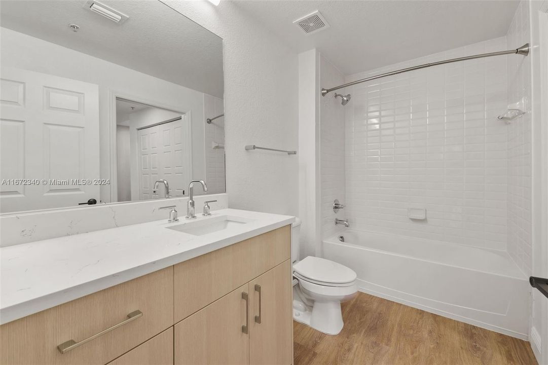 Active With Contract: $2,578 (2 beds, 2 baths, 1074 Square Feet)