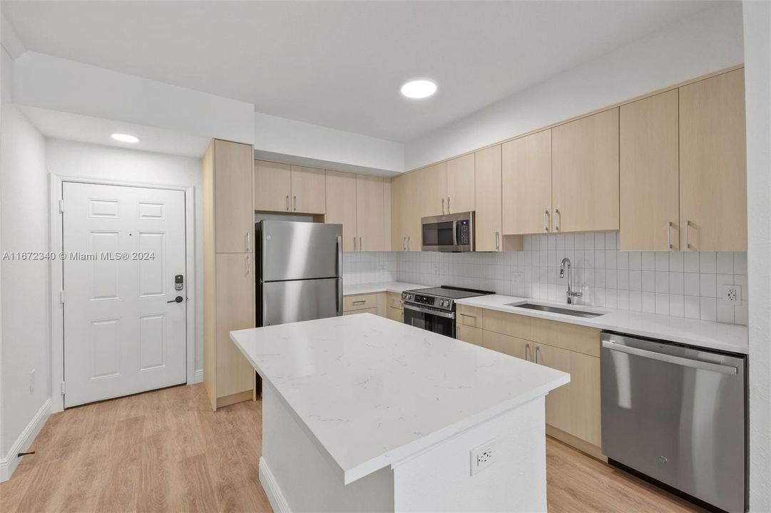 Active With Contract: $2,578 (2 beds, 2 baths, 1074 Square Feet)