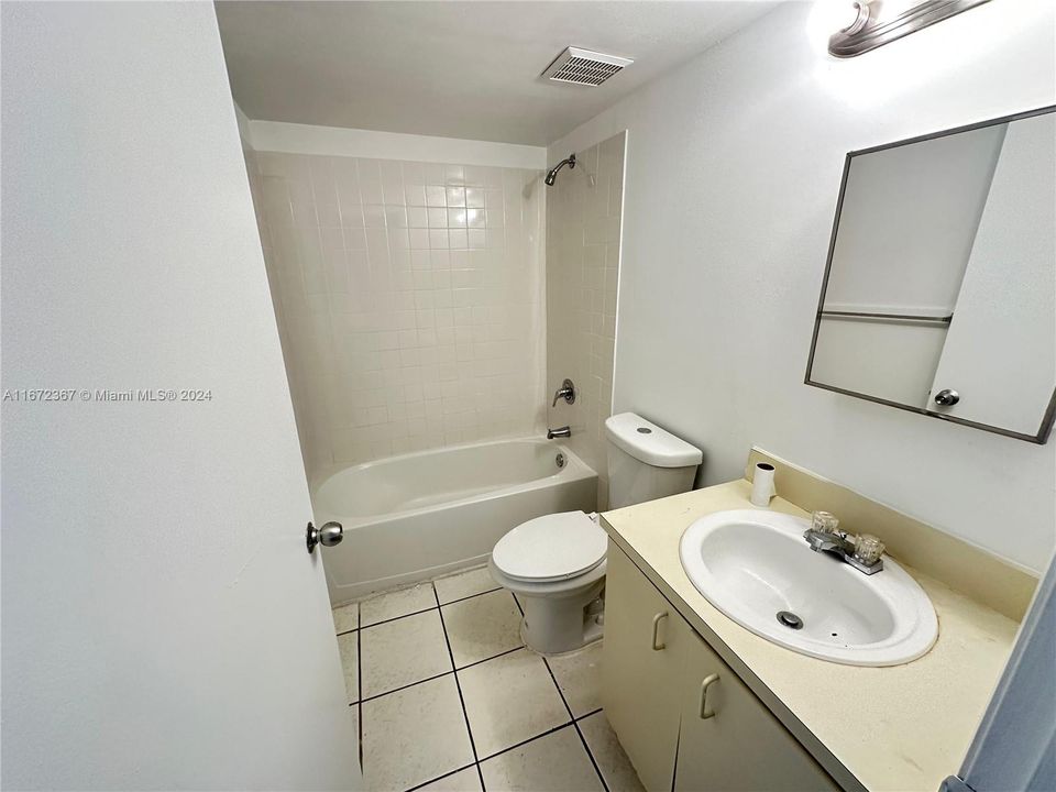 For Rent: $2,300 (2 beds, 2 baths, 912 Square Feet)