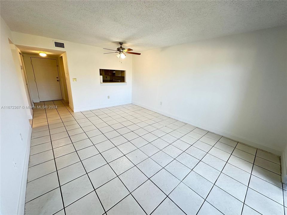 For Rent: $2,300 (2 beds, 2 baths, 912 Square Feet)