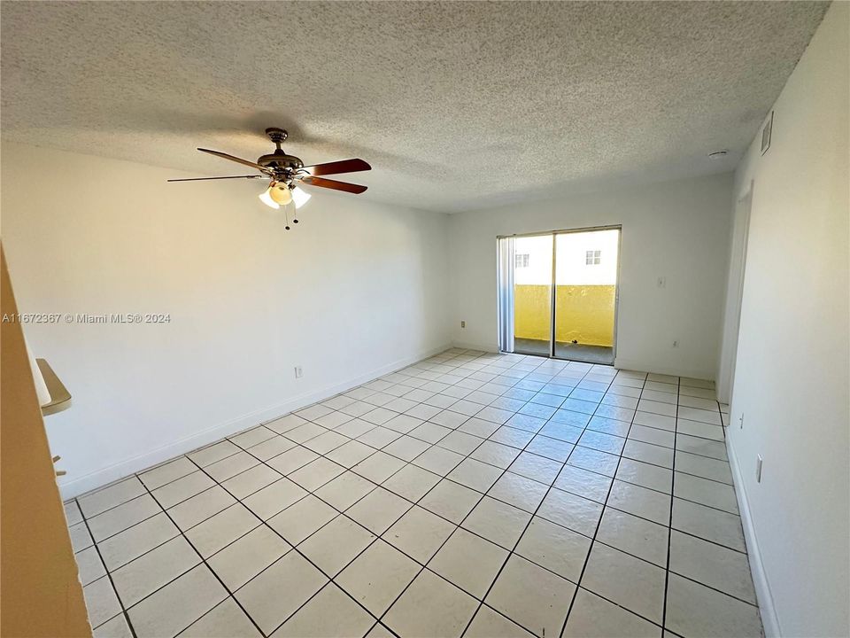 For Rent: $2,300 (2 beds, 2 baths, 912 Square Feet)