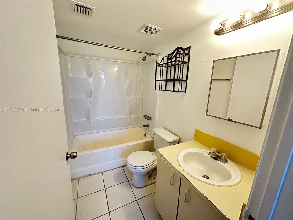 For Rent: $2,300 (2 beds, 2 baths, 912 Square Feet)