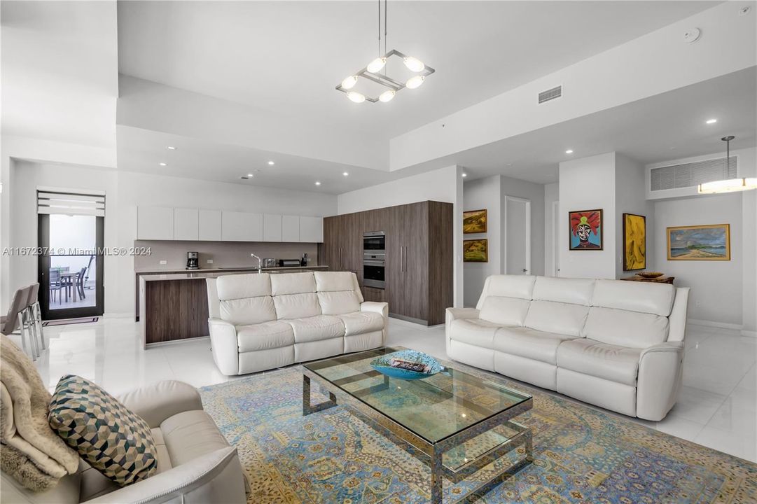 For Sale: $3,100,000 (3 beds, 3 baths, 2504 Square Feet)