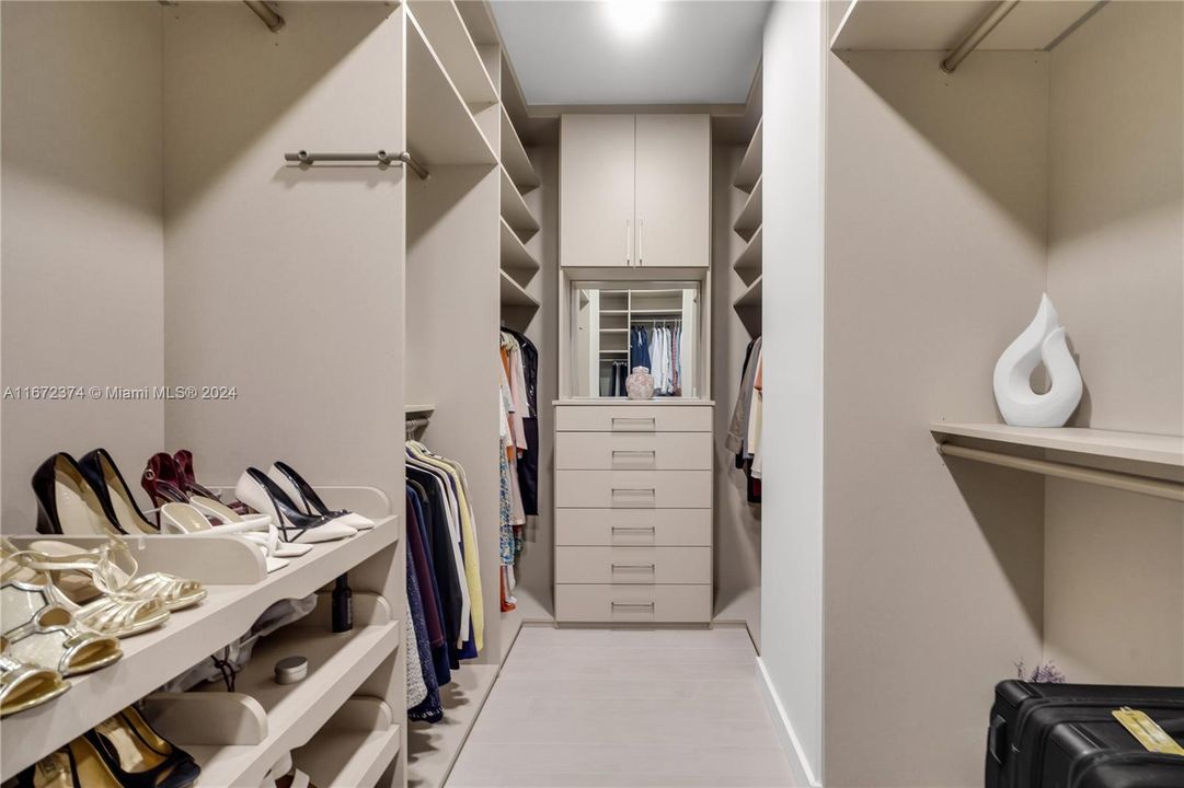 Master Walk In Closet