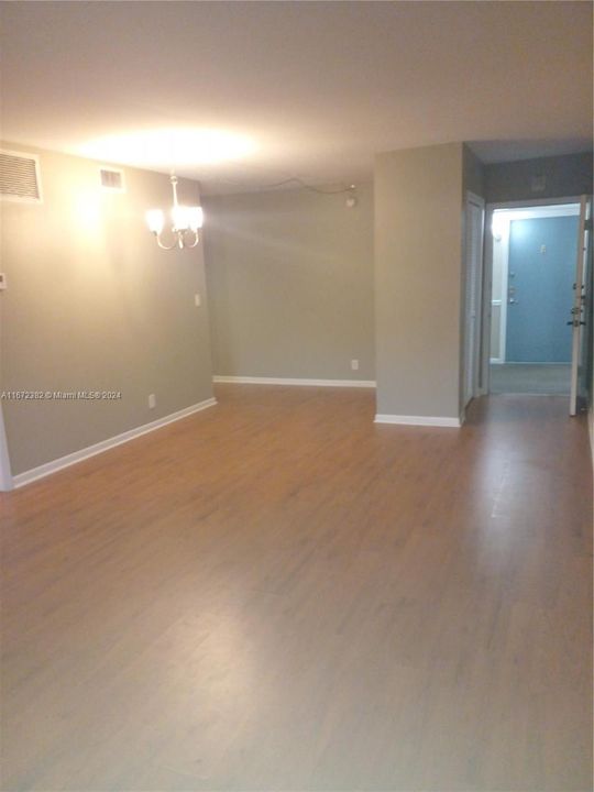 For Sale: $195,000 (1 beds, 1 baths, 750 Square Feet)