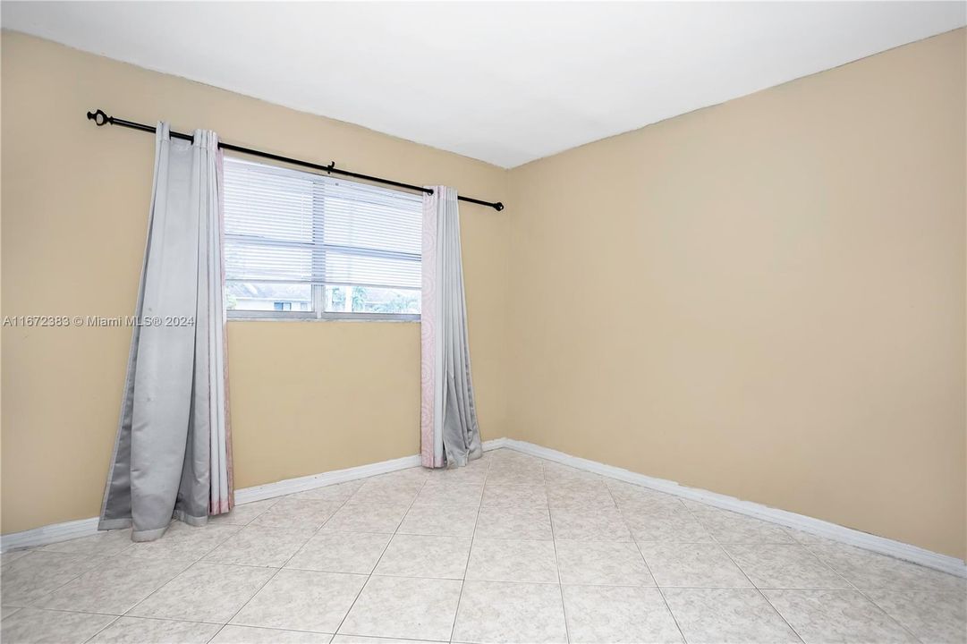 For Sale: $205,000 (2 beds, 2 baths, 870 Square Feet)