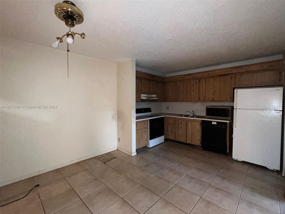 For Sale: $150,000 (2 beds, 2 baths, 1260 Square Feet)