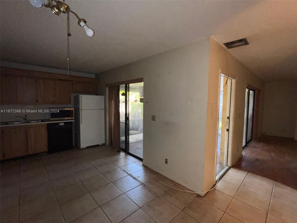 For Sale: $150,000 (2 beds, 2 baths, 1260 Square Feet)