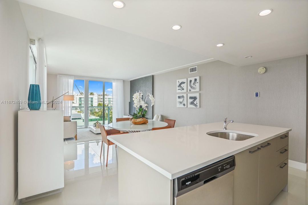 For Sale: $758,200 (1 beds, 2 baths, 1128 Square Feet)