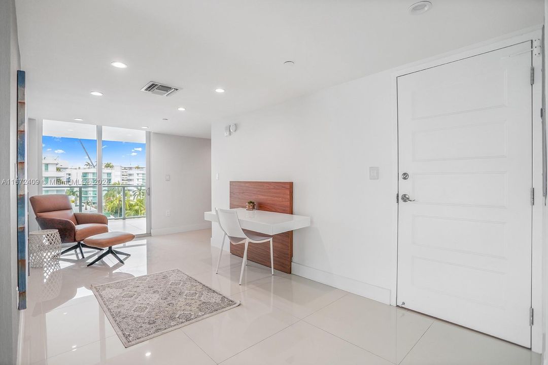 For Sale: $758,200 (1 beds, 2 baths, 1128 Square Feet)