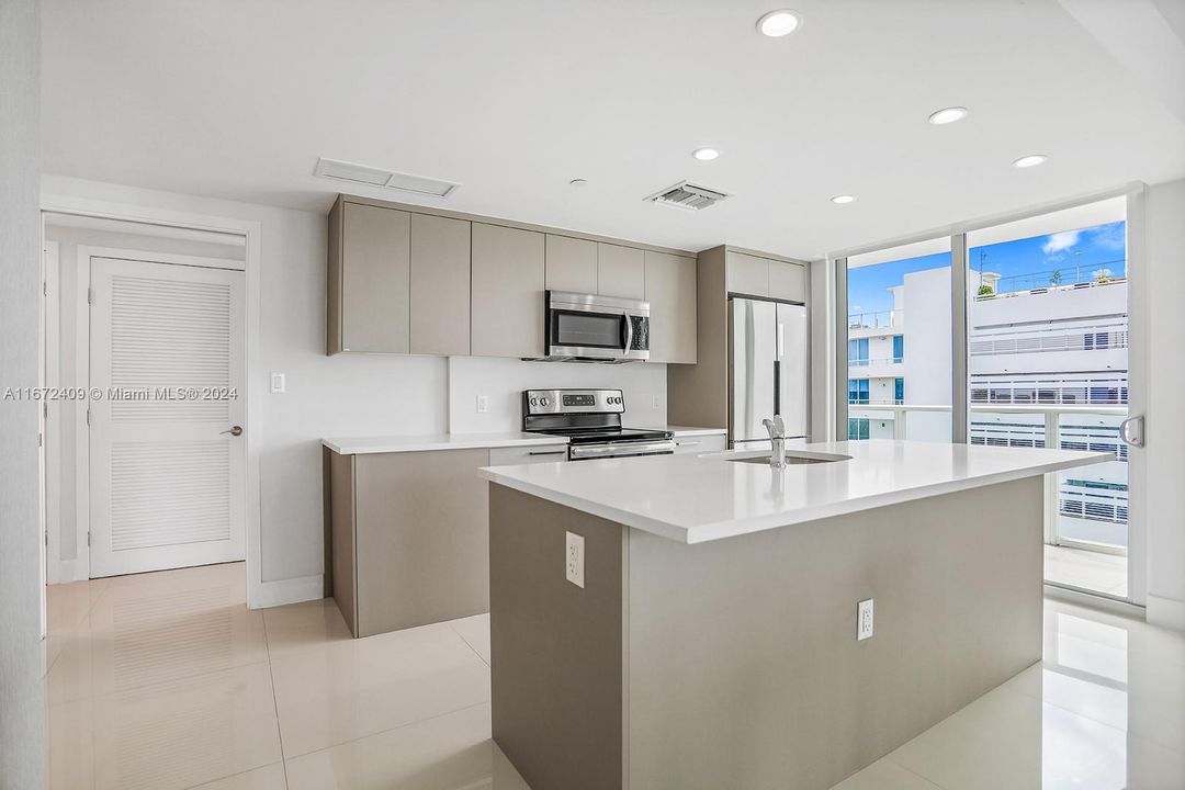 For Sale: $758,200 (1 beds, 2 baths, 1128 Square Feet)