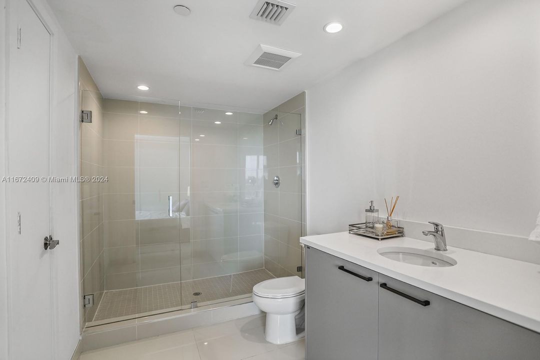 For Sale: $758,200 (1 beds, 2 baths, 1128 Square Feet)