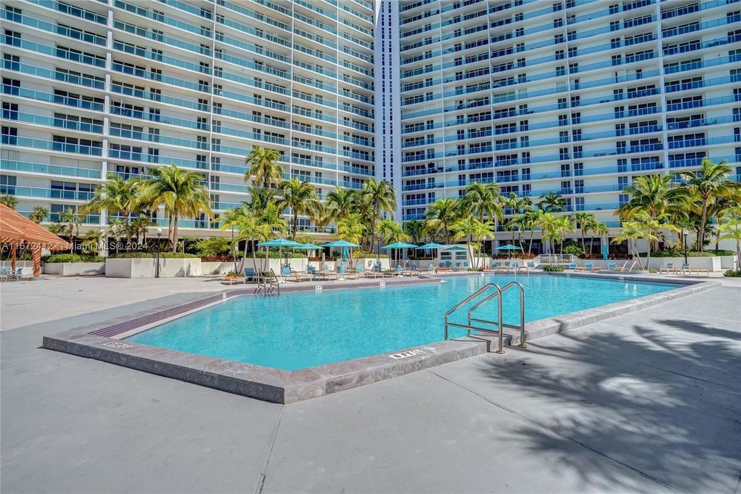 For Sale: $530,000 (2 beds, 2 baths, 1331 Square Feet)