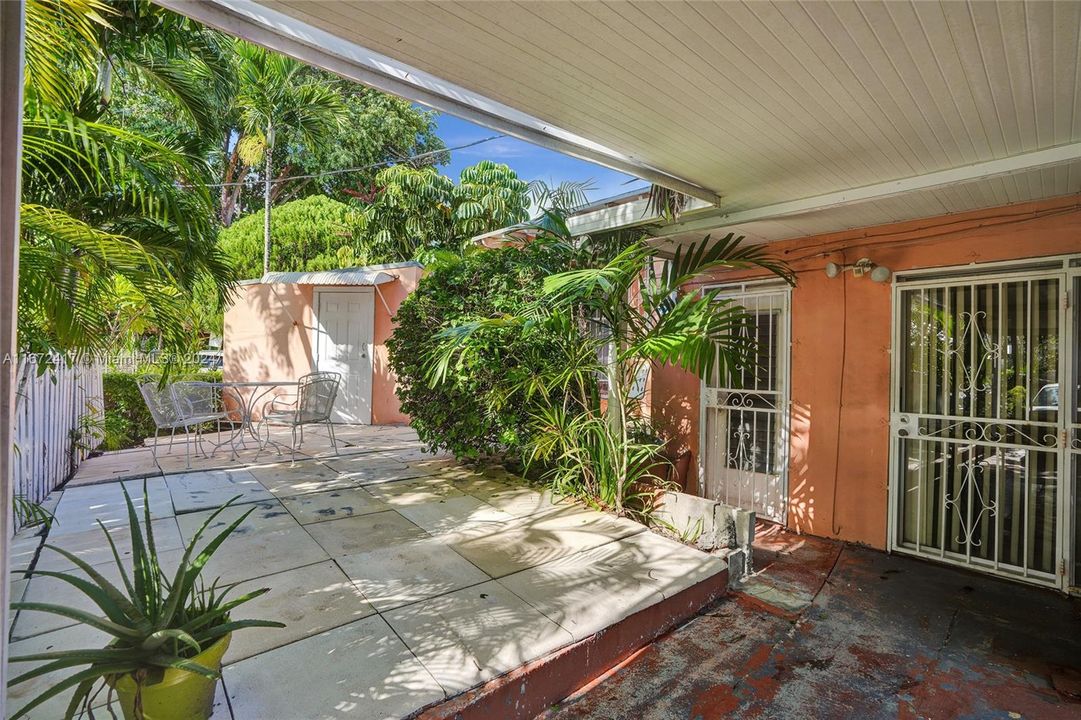 Patio + private parking with carport