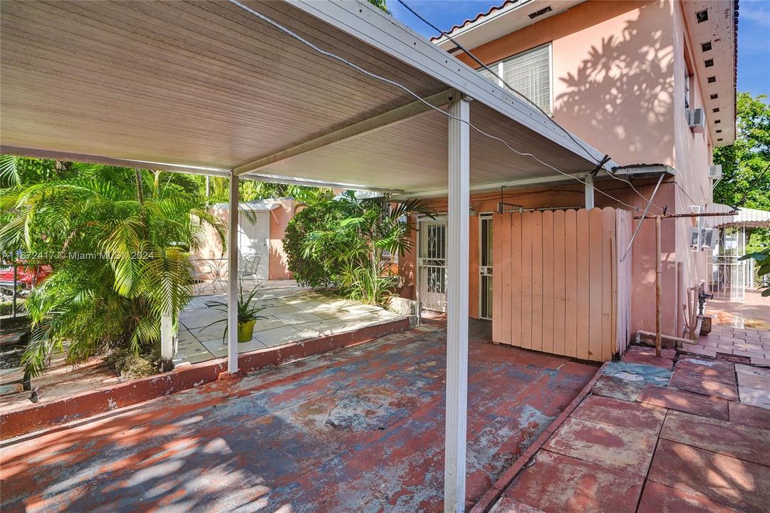 Patio + private parking with carport