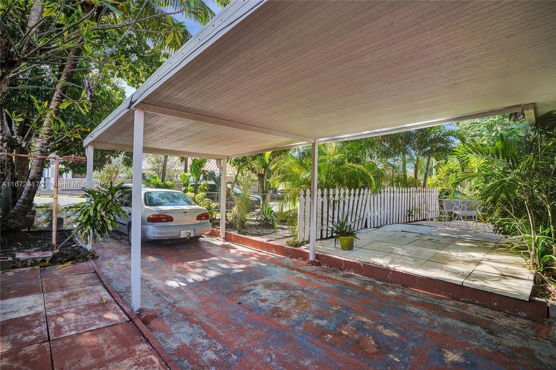 Private parking with carport