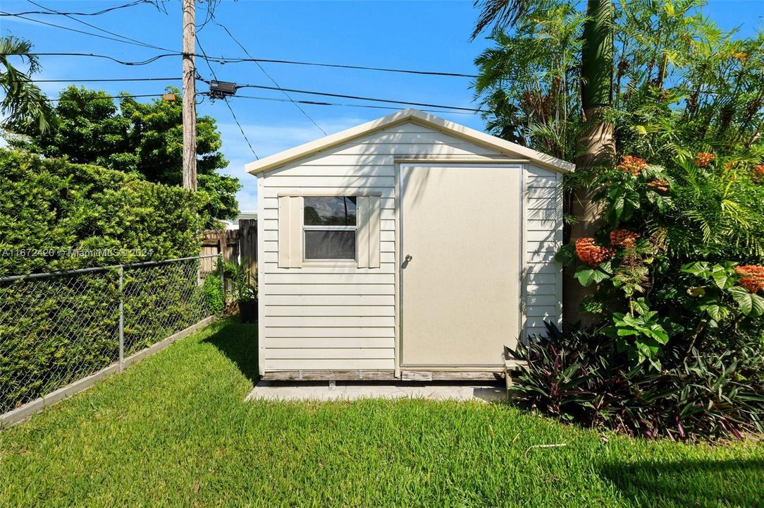 For Sale: $795,000 (3 beds, 2 baths, 1952 Square Feet)